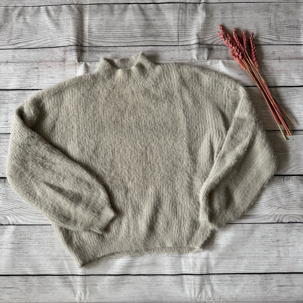 Cozy Grey Sweater - size large - eyelash